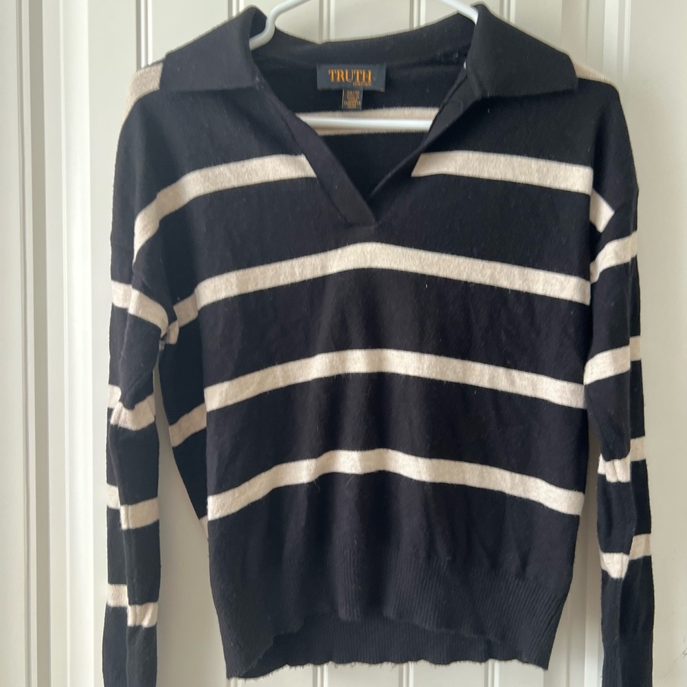 Truth Women's V-Neck Black and Cream Sweater